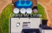 Villa aerial view / Veranda & pool